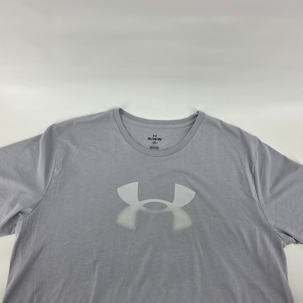 Under‎ Armour Men's Reflective Big Logo Loose Fit T-Shirt Size 2XL Hydro Gray